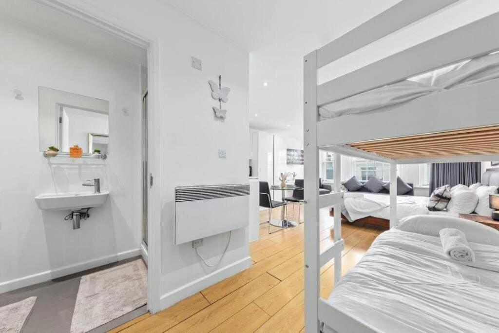 1 Bedroom Flat Piccadilly Sleep 7 In London Vr10 Londres Exterior foto