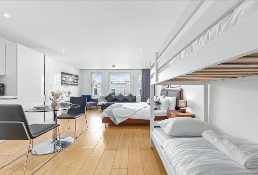 1 Bedroom Flat Piccadilly Sleep 7 In London Vr10 Londres Exterior foto