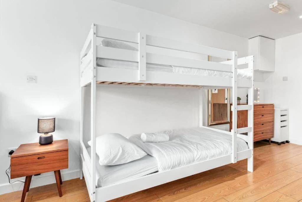1 Bedroom Flat Piccadilly Sleep 7 In London Vr10 Londres Exterior foto
