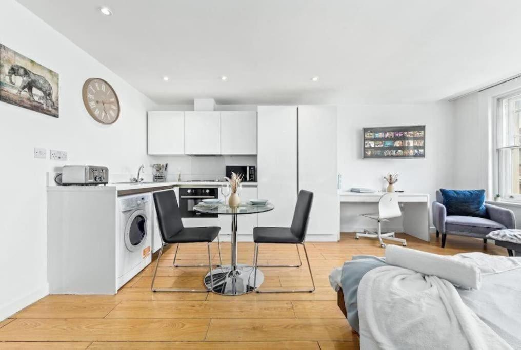 1 Bedroom Flat Piccadilly Sleep 7 In London Vr10 Londres Exterior foto